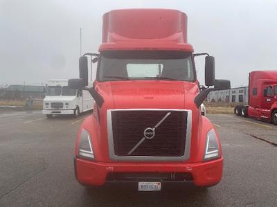 Used 2020 Volvo VNR - photo 1