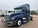 Used 2020 Freightliner Cascadia Detroit DD15AT Semi Truck with Sleeper Cab for sale #361081 - photo 3