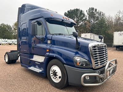 Used 2020 Freightliner Cascadia Detroit DD15AT Semi Truck with Sleeper Cab for sale #361082 - photo 1
