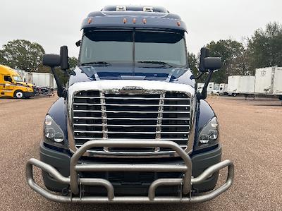Used 2020 Freightliner Cascadia Detroit DD15AT Semi Truck with Sleeper Cab for sale #361082 - photo 2