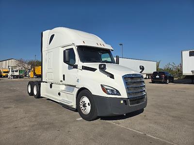 Used 2020 Freightliner Cascadia Detroit DD15AT Semi Truck with Sleeper Cab for sale #361238 - photo 1