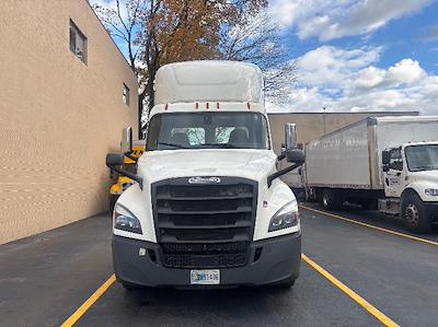 Used 2020 Freightliner Cascadia Detroit DD15AT Semi Truck for sale #361548 - photo 2