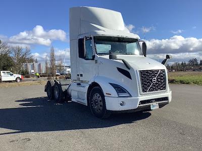 Used 2020 Volvo VNR - photo 1
