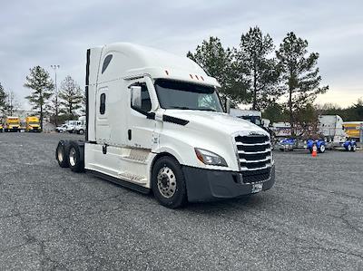 Used 2020 Freightliner Cascadia Detroit DD15AT Semi Truck with Sleeper Cab for sale #361747 - photo 1