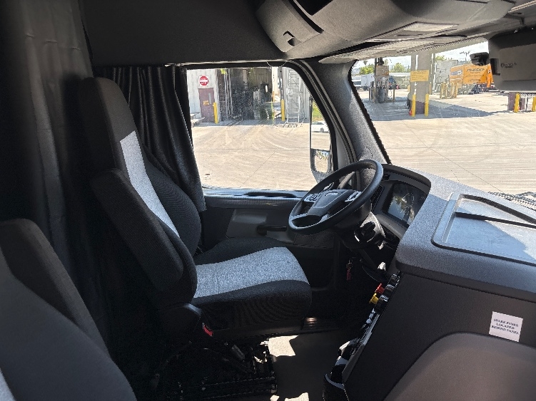 Used 2020 Freightliner Cascadia - photo 17