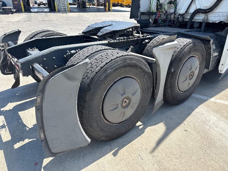 Used 2020 Freightliner Cascadia - photo 25