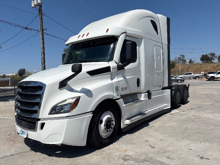 Used 2020 Freightliner Cascadia - photo 5