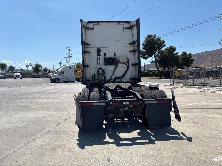 Used 2020 Freightliner Cascadia - photo 8