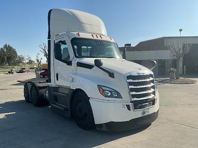Used 2020 Freightliner Cascadia - photo 1