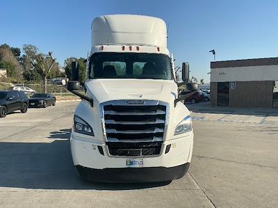 Used 2020 Freightliner Cascadia - photo 1