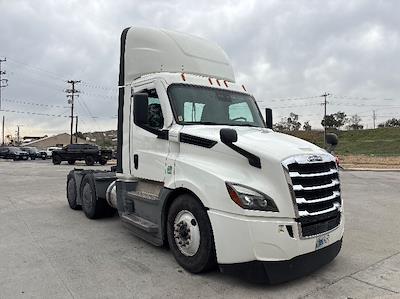 Used 2020 Freightliner Cascadia - photo 1