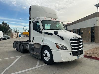 Used 2020 Freightliner Cascadia - photo 1