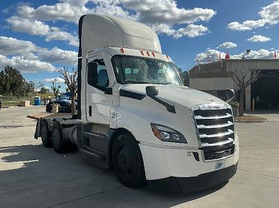 Used 2020 Freightliner Cascadia - photo 1