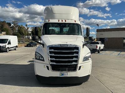 Used 2020 Freightliner Cascadia - photo 1