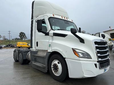 Used 2020 Freightliner Cascadia - photo 1