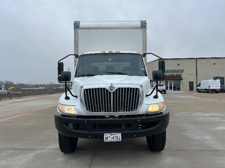 Used 2020 International MV - photo 2