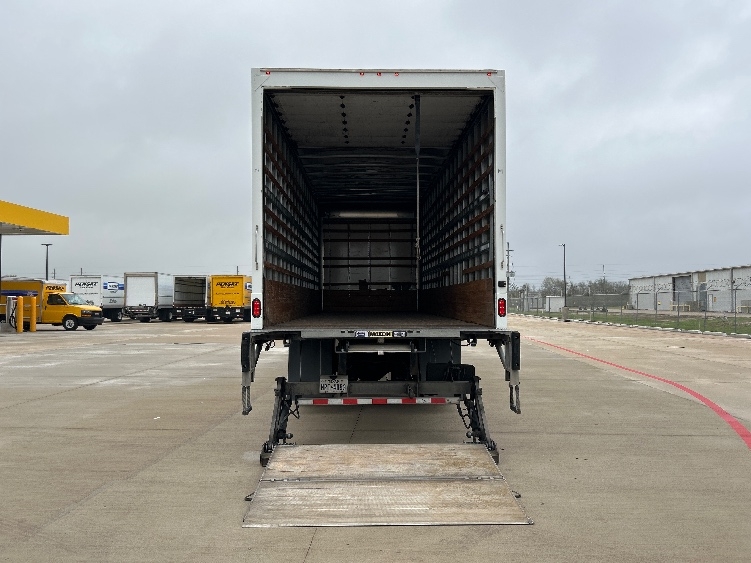 Used 2020 International MV - photo 11