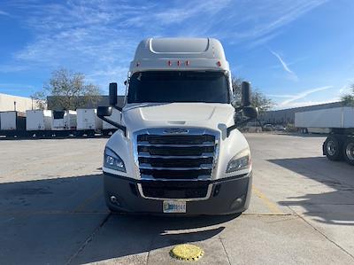 Used 2020 Freightliner Cascadia Detroit DD15AT Semi Truck with Sleeper Cab for sale #362670 - photo 2