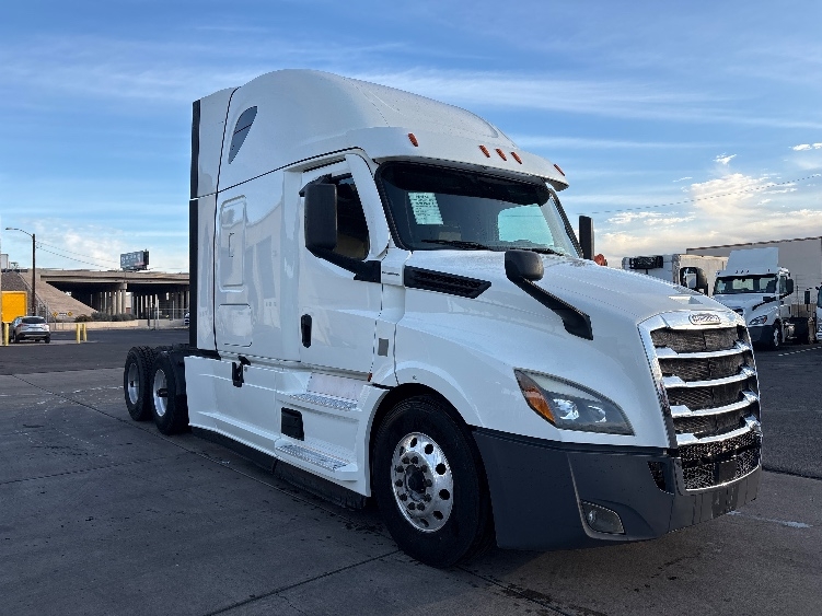 Used 2020 Freightliner Cascadia - photo 1