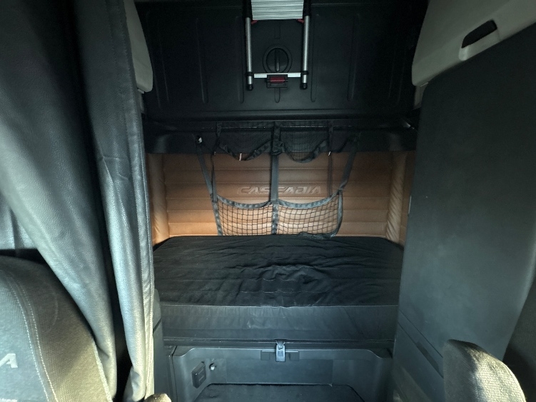Used 2020 Freightliner Cascadia - photo 19