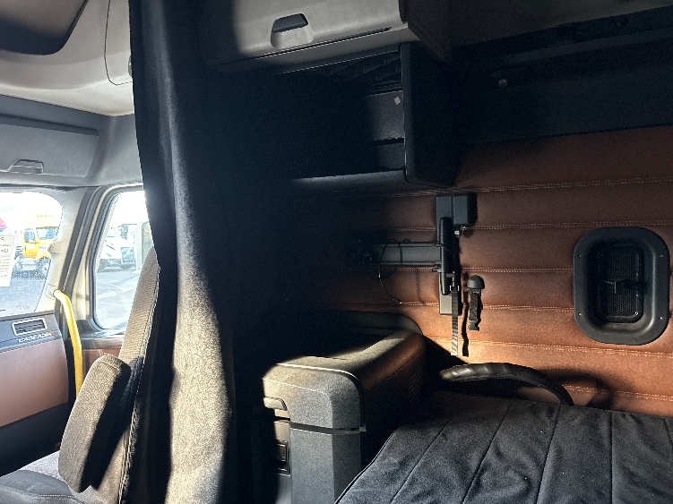 Used 2020 Freightliner Cascadia - photo 21