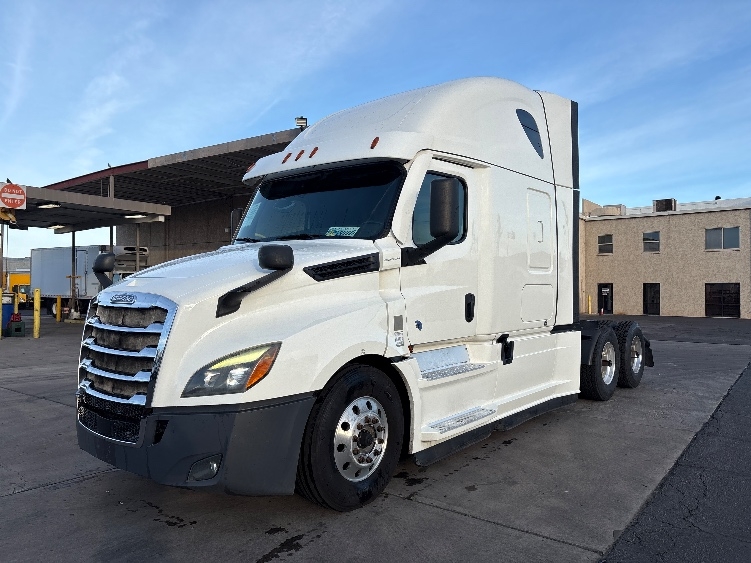 Used 2020 Freightliner Cascadia - photo 5