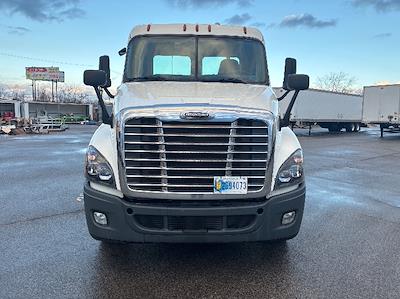 Used 2020 Freightliner Cascadia Detroit DD15 Semi Truck for sale #362788 - photo 2