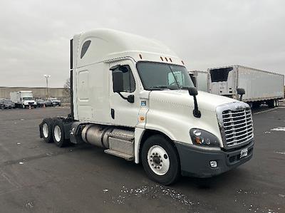 Used 2020 Freightliner Cascadia Detroit DD15AT Semi Truck with Sleeper Cab for sale #362996 - photo 1
