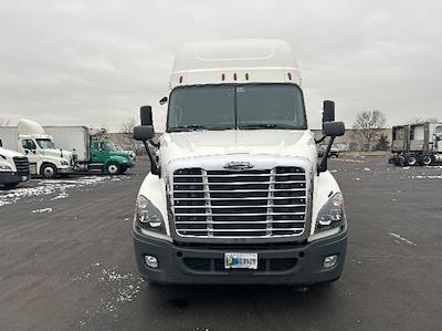 Used 2020 Freightliner Cascadia Detroit DD15AT Semi Truck with Sleeper Cab for sale #362996 - photo 2