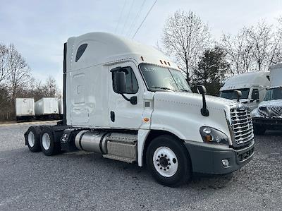 Used 2020 Freightliner Cascadia Detroit DD15AT Semi Truck with Sleeper Cab for sale #362998 - photo 1