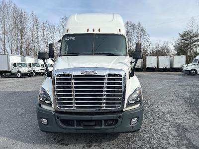 Used 2020 Freightliner Cascadia Detroit DD15AT Semi Truck with Sleeper Cab for sale #362998 - photo 2