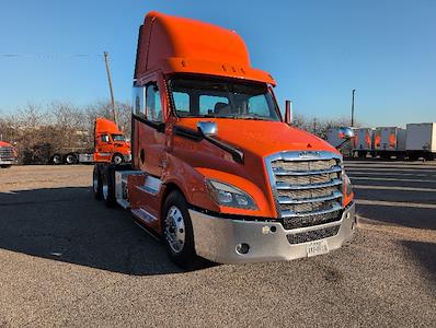 Used 2020 Freightliner Cascadia - photo 1