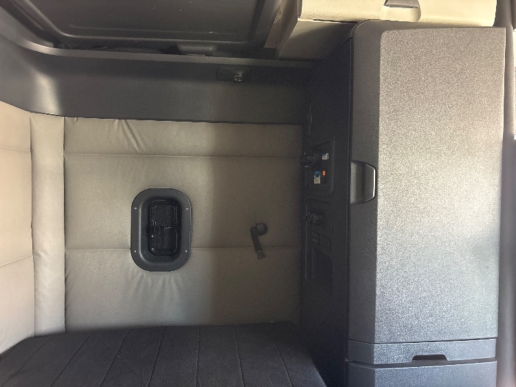 Used 2020 Freightliner Cascadia - photo 20
