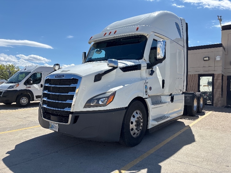 Used 2020 Freightliner Cascadia - photo 5