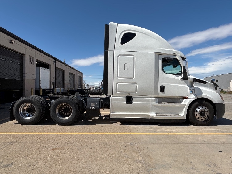 Used 2020 Freightliner Cascadia - photo 10