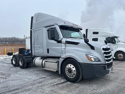 Used 2020 Freightliner Cascadia Detroit DD15AT Semi Truck with Sleeper Cab for sale #363295 - photo 1