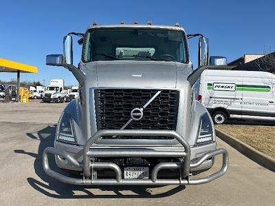 Used 2020 Volvo VNR - photo 1