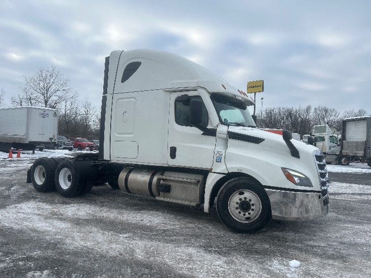 Used 2020 Freightliner Cascadia - photo 1