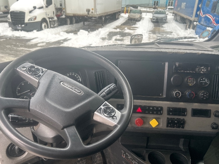 Used 2020 Freightliner Cascadia - photo 13