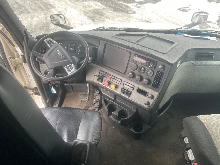 Used 2020 Freightliner Cascadia - photo 14