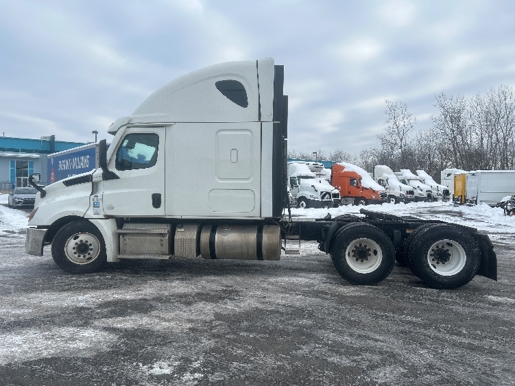 Used 2020 Freightliner Cascadia - photo 6