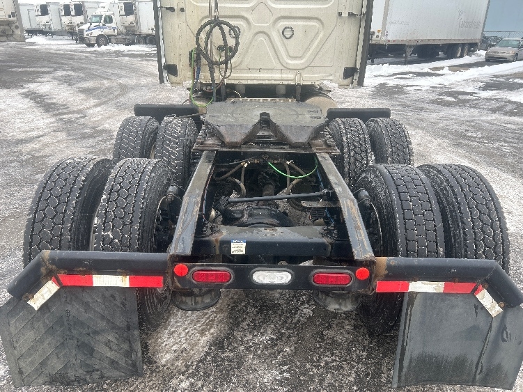 Used 2020 Freightliner Cascadia - photo 8