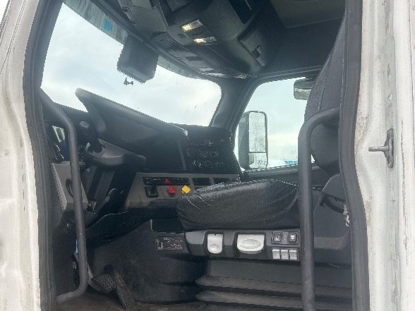 Used 2020 Freightliner Cascadia - photo 11