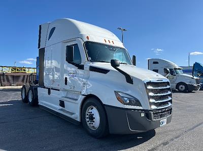 Used 2021 Freightliner Cascadia Detroit DD15AT Semi Truck with Sleeper Cab for sale #363939 - photo 1