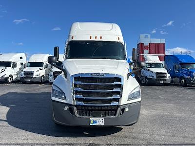 Used 2021 Freightliner Cascadia Detroit DD15AT Semi Truck with Sleeper Cab for sale #363939 - photo 2