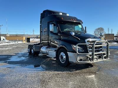Used 2020 Freightliner Cascadia Detroit DD15AT Semi Truck with Sleeper Cab for sale #364143 - photo 1