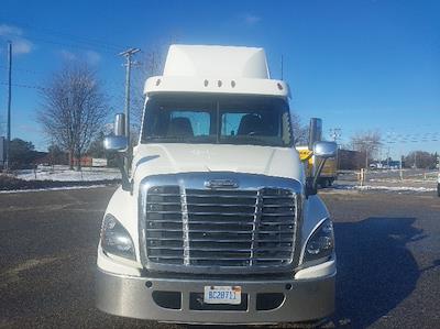 Used 2020 Freightliner Cascadia Detroit DD15AT Semi Truck for sale #364155 - photo 2
