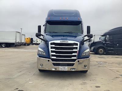 Used 2020 Freightliner Cascadia Detroit DD15AT Semi Truck with Sleeper Cab for sale #364255 - photo 2
