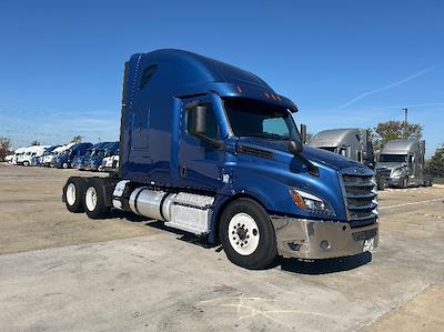 Used 2020 Freightliner Cascadia Detroit DD15AT Semi Truck with Sleeper Cab for sale #364258 - photo 1