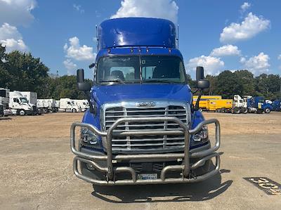 Used 2020 Freightliner Cascadia Detroit DD13 Semi Truck for sale #364733 - photo 2